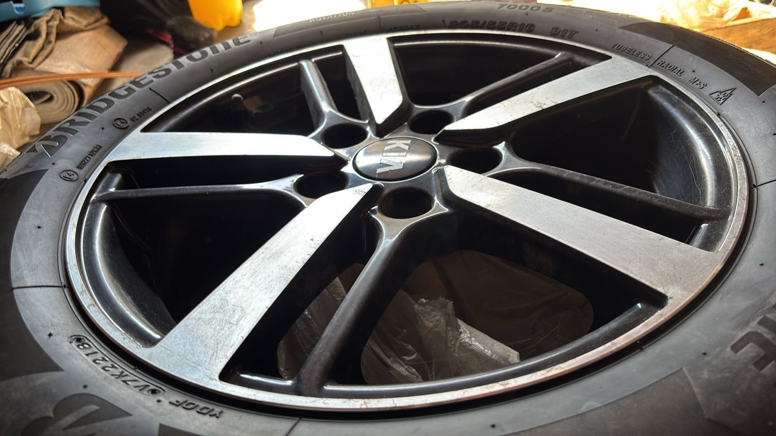 Продам литье с резиной  Kia  r16