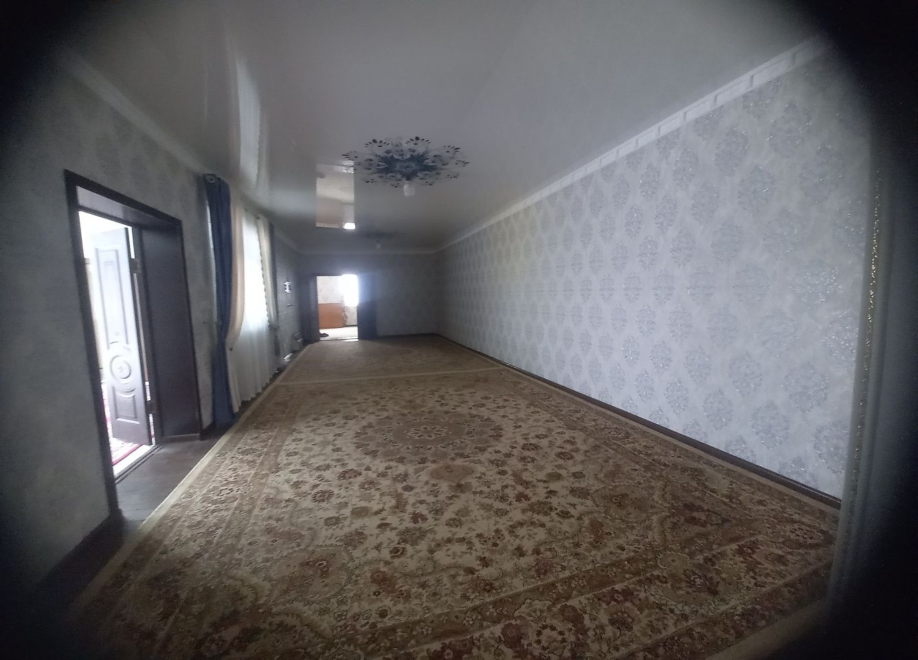 Үй сатылады тез арада, керемет жерде орналасқан,қала, әрі дала