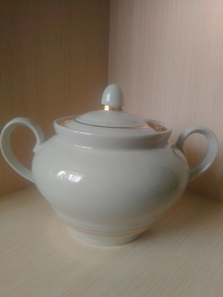 Продам    посуду