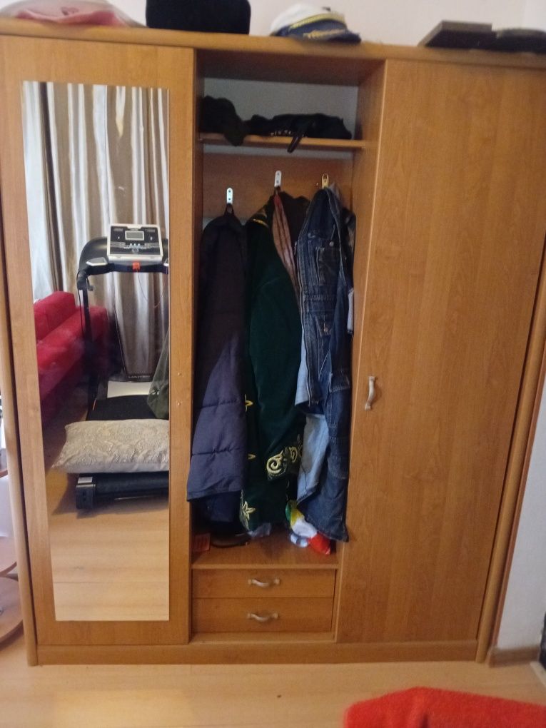Шкаф в прихожую.