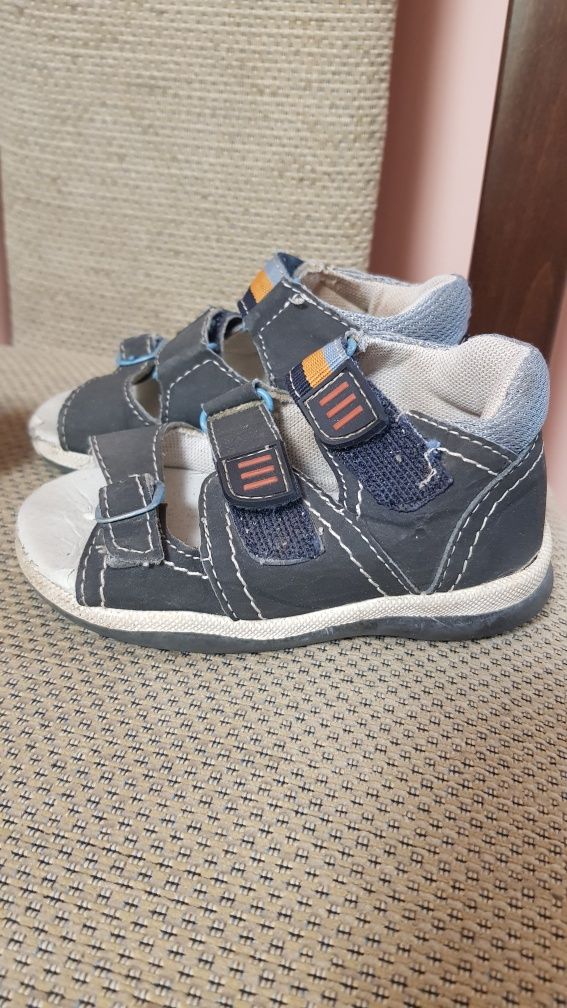 Кроссовочки Lc Waikiki 21 р и сандалии Bobbi shoes 22р