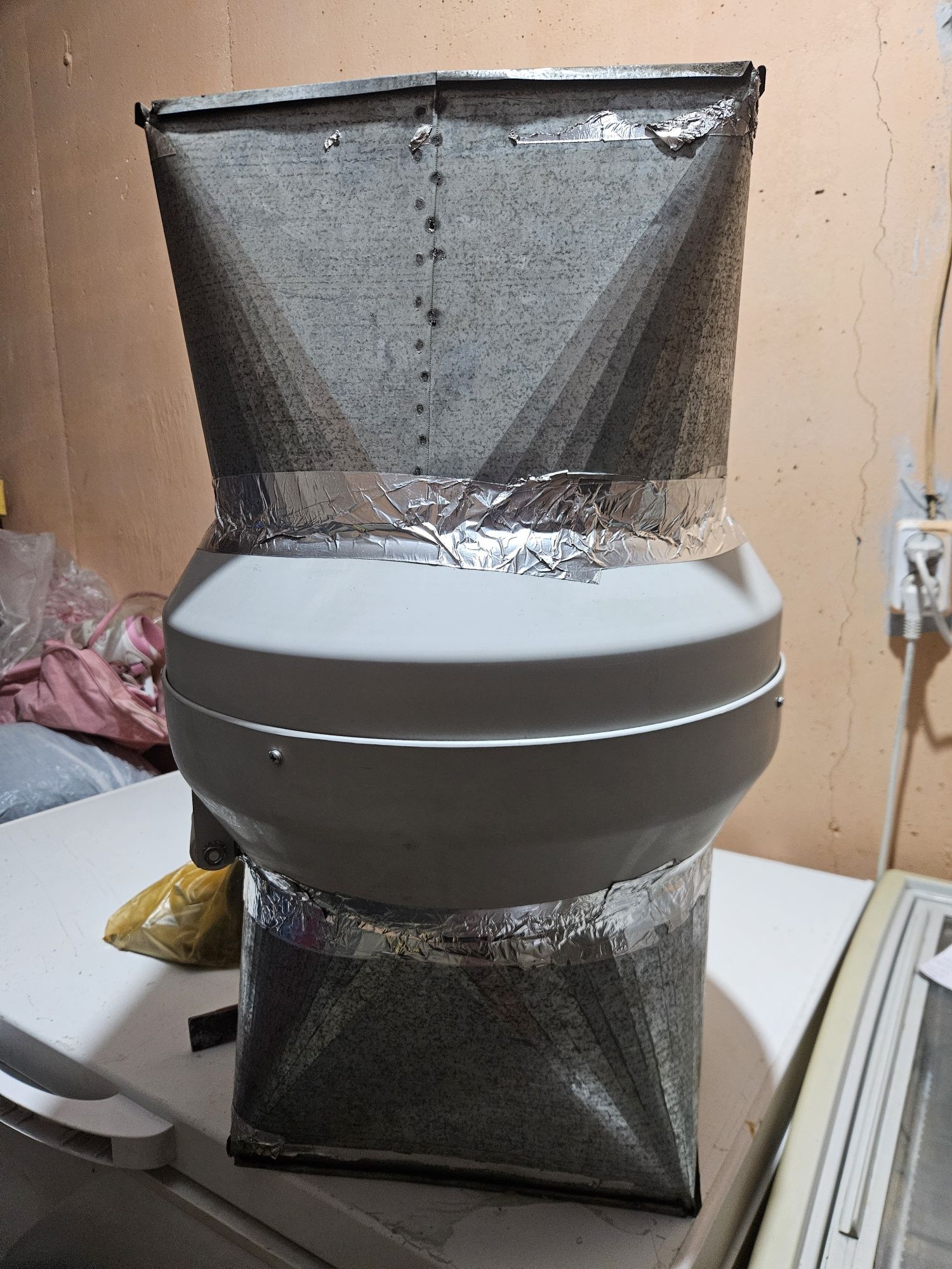 Продам Вытяжку на 220В.