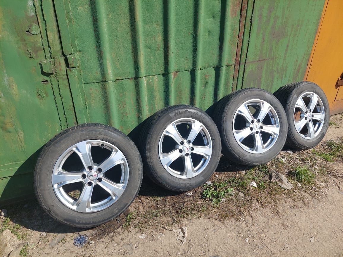 Продам комплект шин с дисками