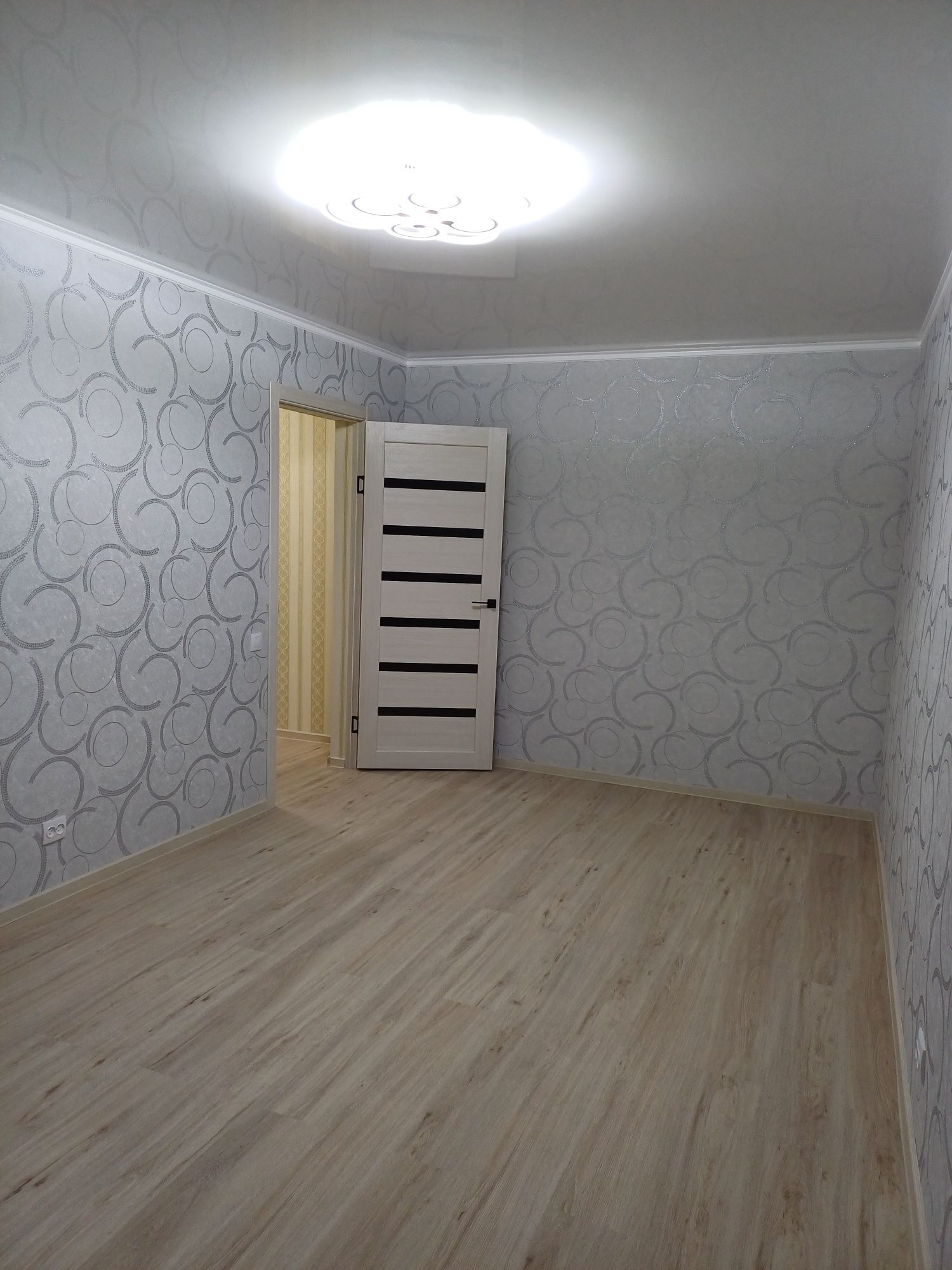 Продаётся  1 ком квартира , после  эвроремонта.Ул Абая 106 дом
