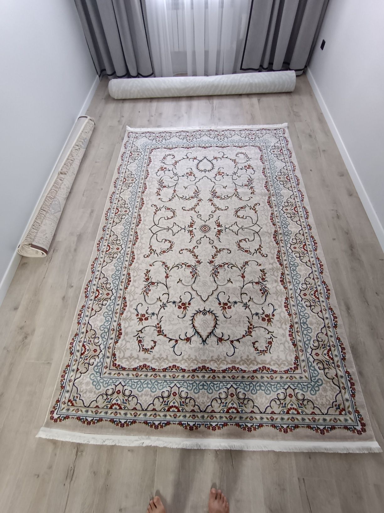 Ковры новые каждая 13 000 есть