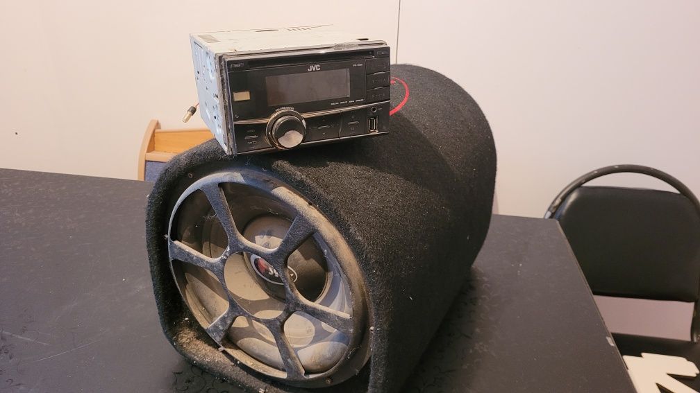 Продам савбуфер с мафоном jvc