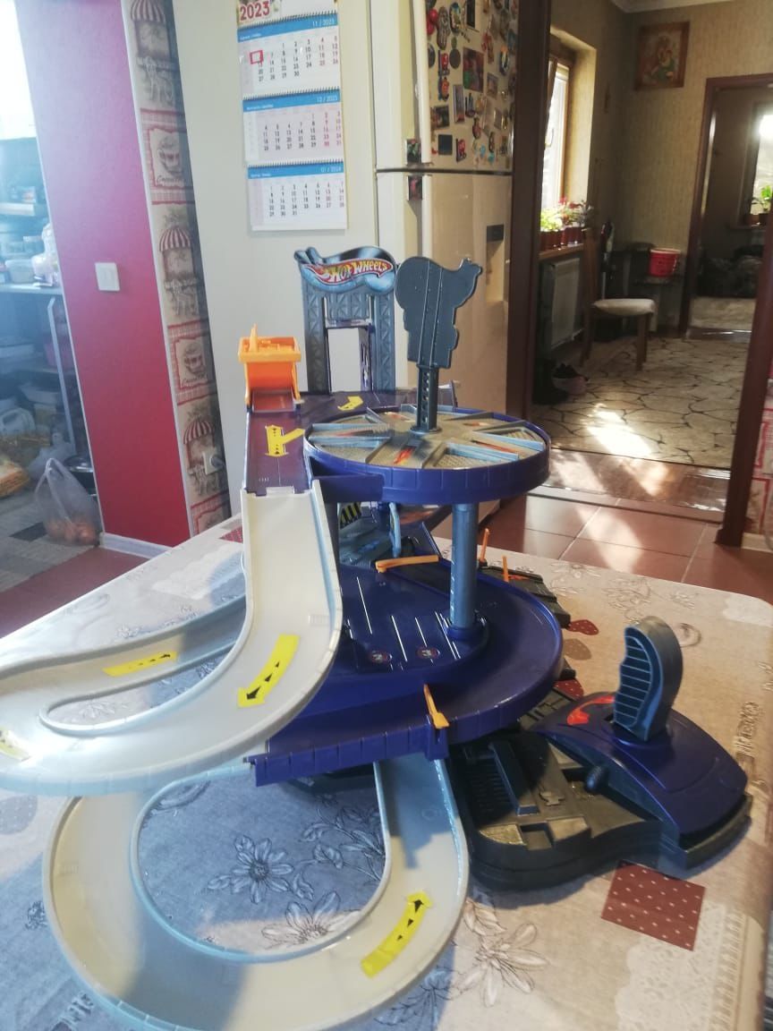 Продается парковка Hot Wheels