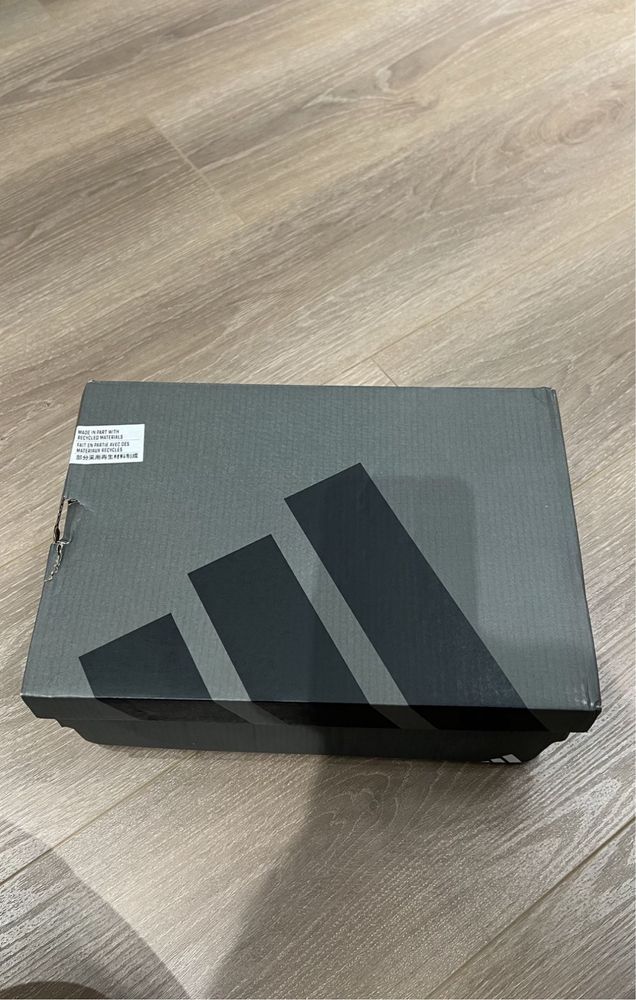 Оргинальные НОВЫЕ Футбольные бутсы (сороконожки) ADIDAS