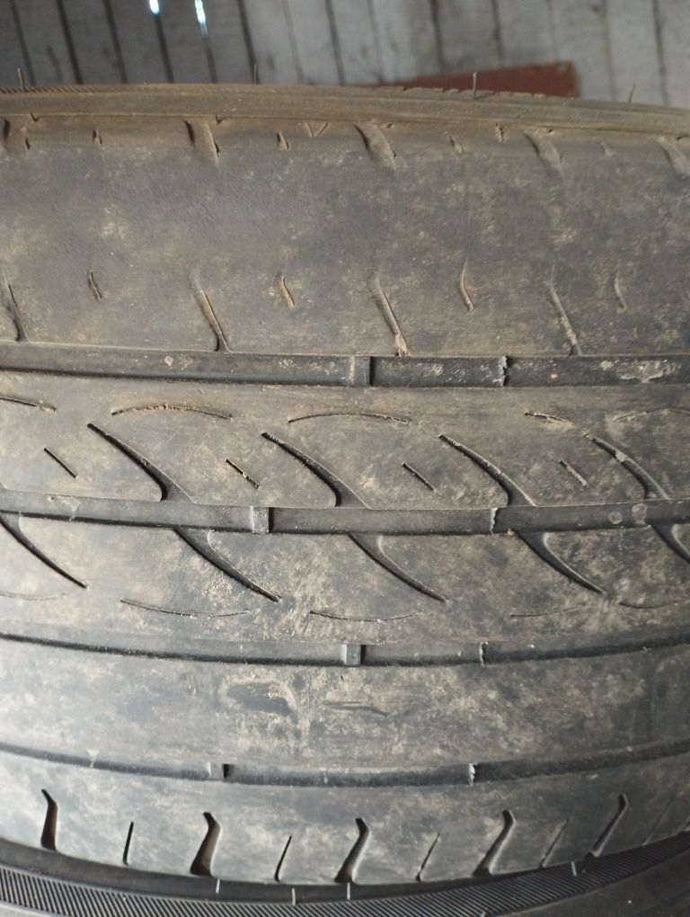 Продам комплект резины 225×50×17