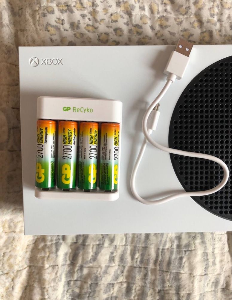 Продам Xbox Series S
