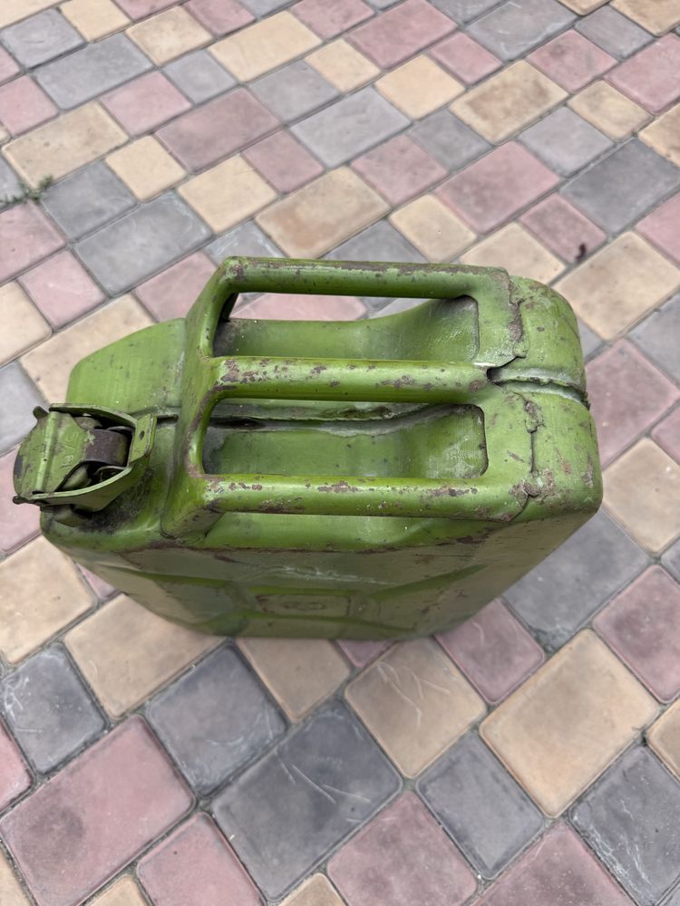 Продам кони тры железные