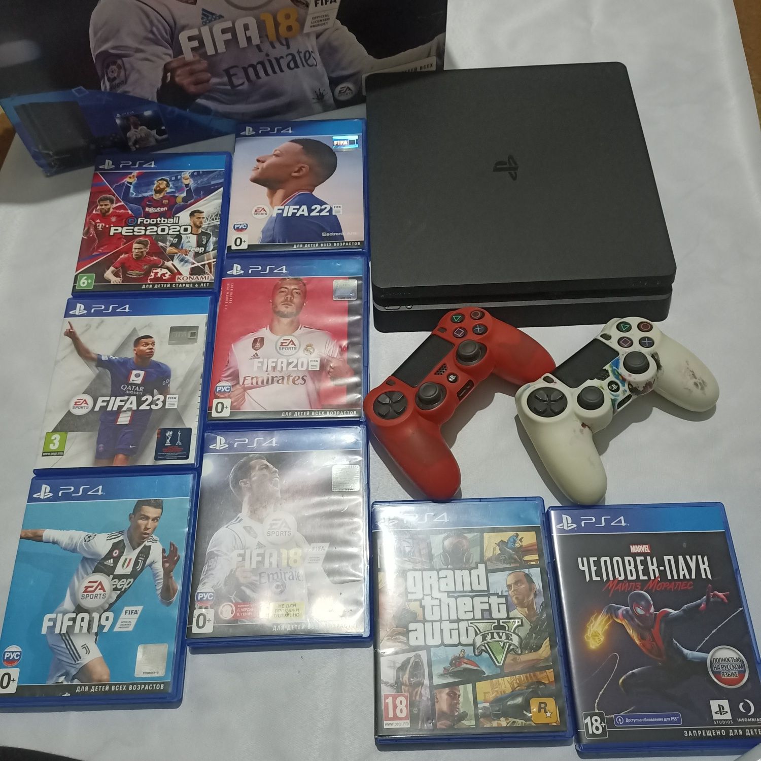 PS 4 SLIM, 1тб памяти+два джостика+игры