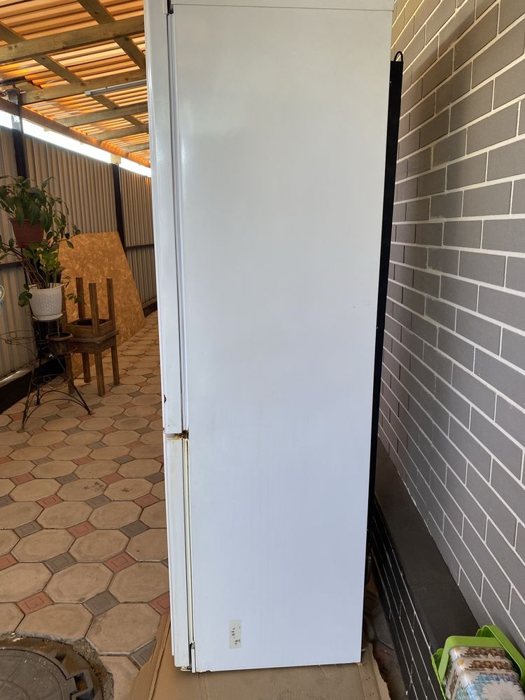 Продам Холодильник ARISTON