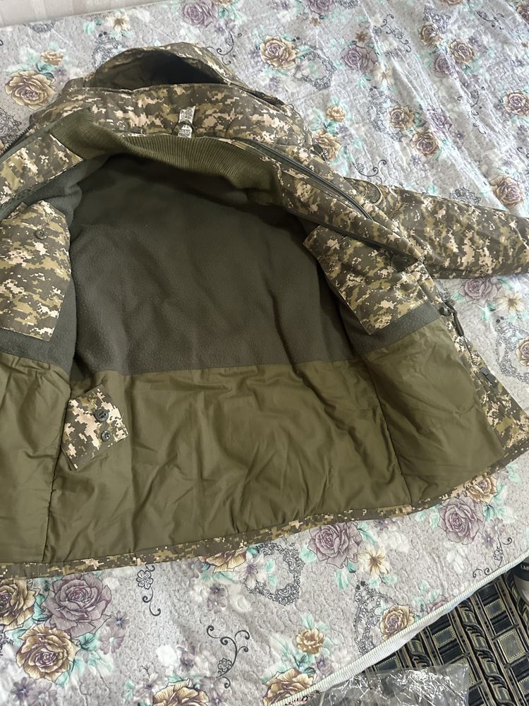 Продам  военный бушлат новый с ватником вместе.Разм:48-50 Рост 170-175