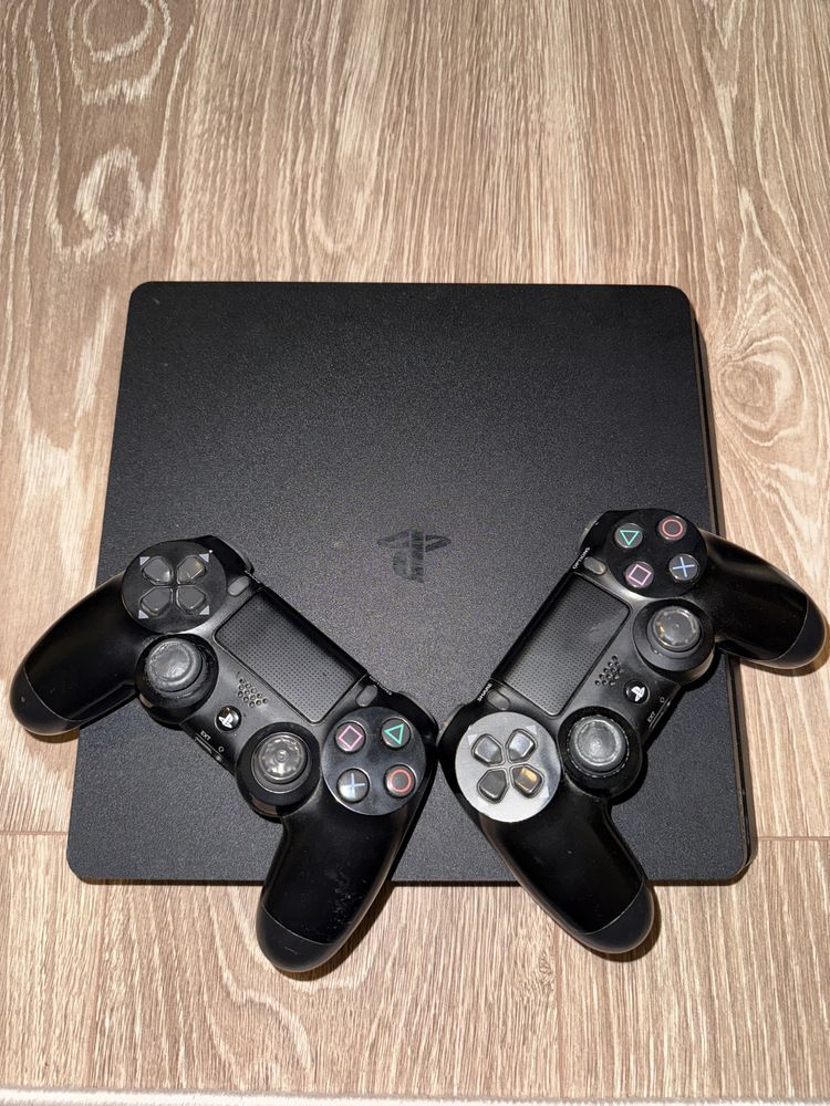PlayStation 4 slim с джостиками