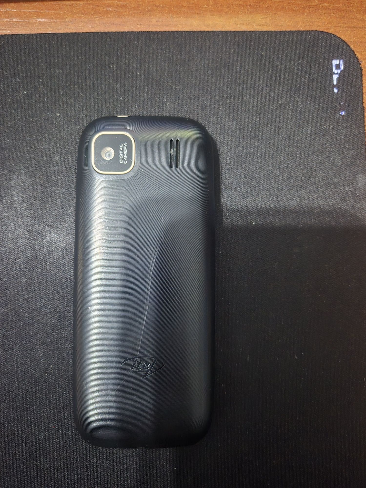 Продам сотовый телефон марки itel it 2173 в черно-бежевом корпусе