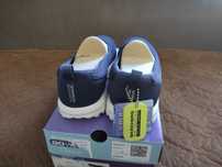 Продам женские новые кроссовки марки Skechers