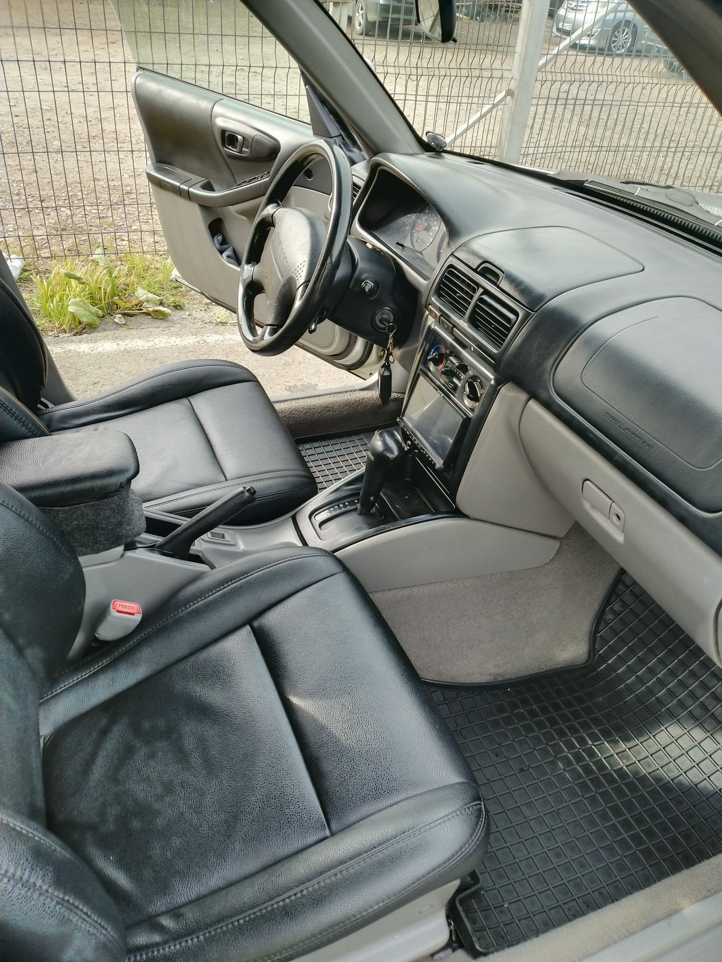 Субару форестер 2001. Объём 2.5, автомат