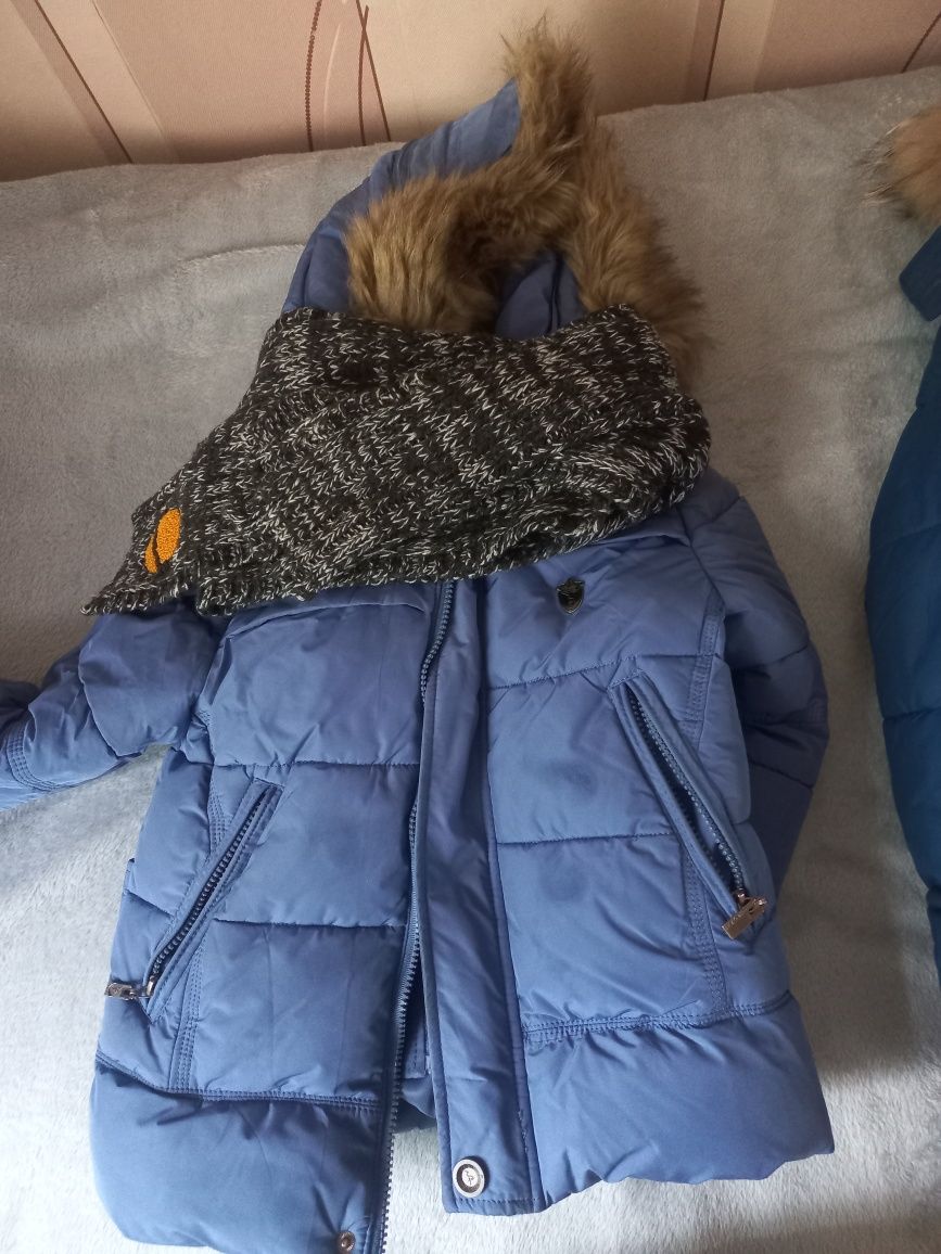 Продам пуховики дет и подросткам  На 4-5  и 8-10 лет