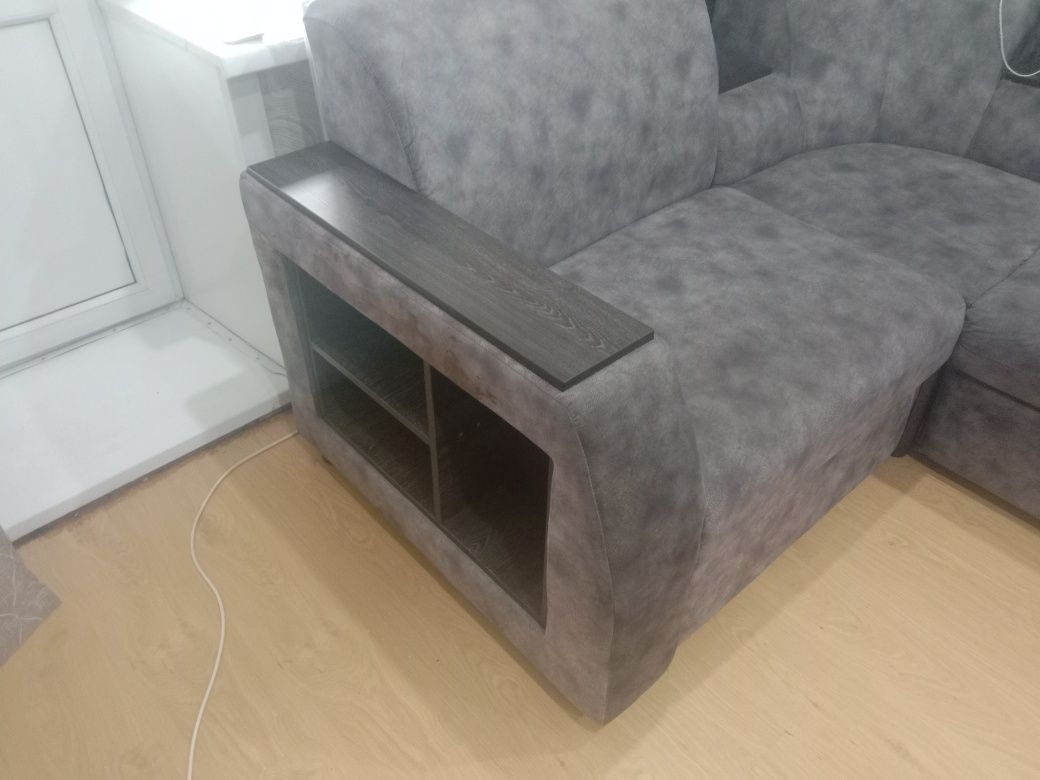 Продам угловой диван с креслом