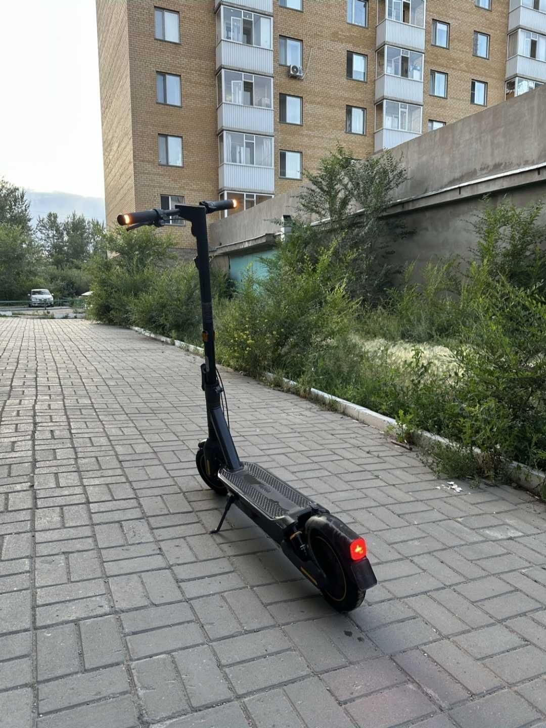 Отличный электросамокат Ninebot Max G2