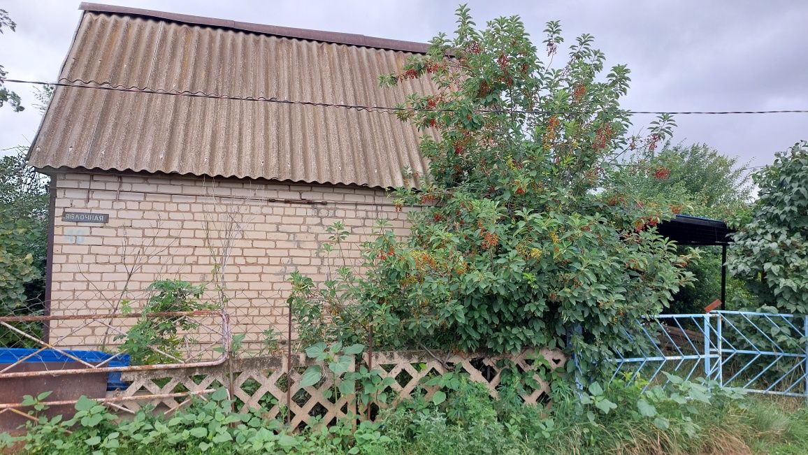 Продам дачу в черте города.