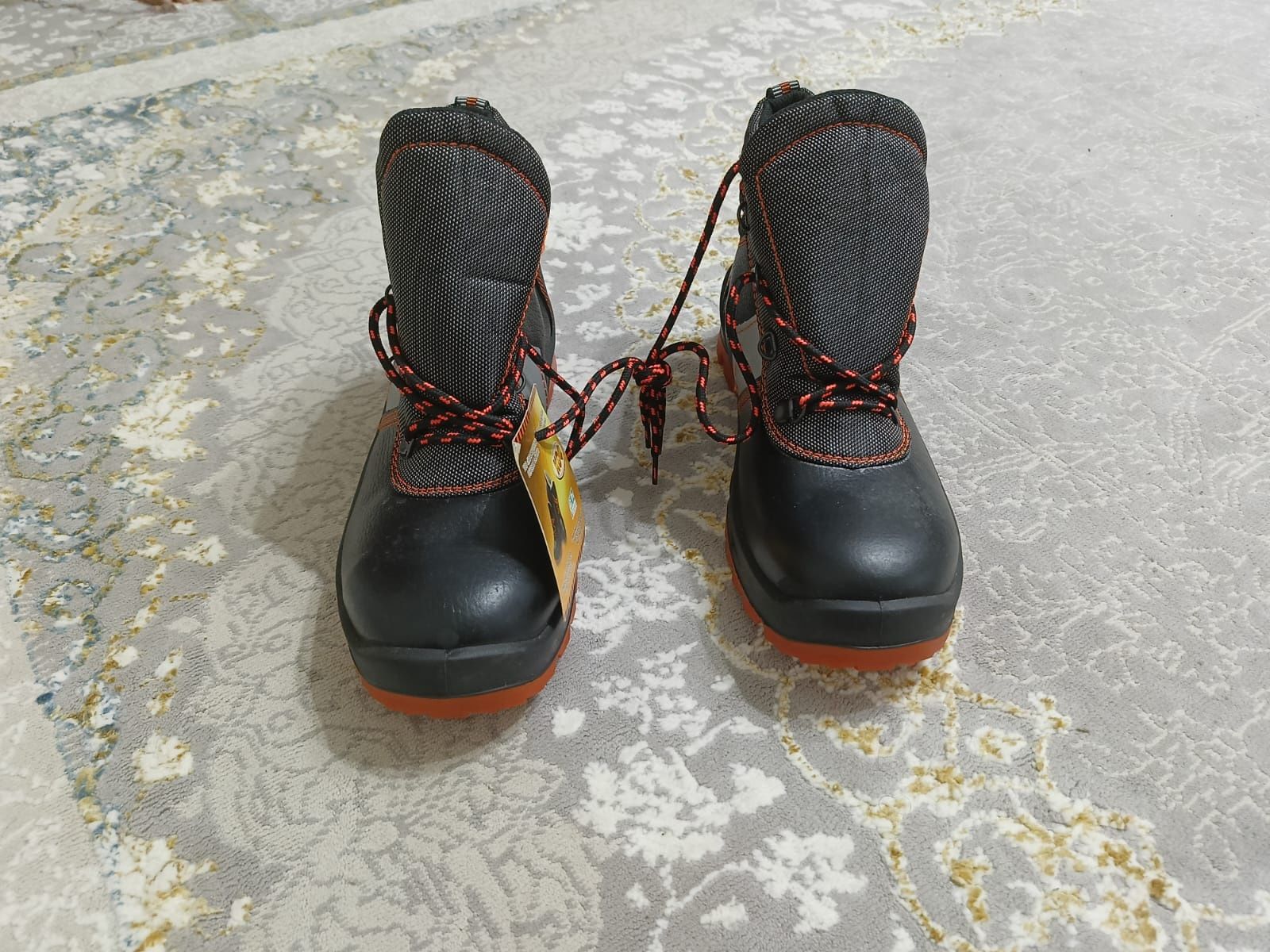 Продаются рабочие ботинки