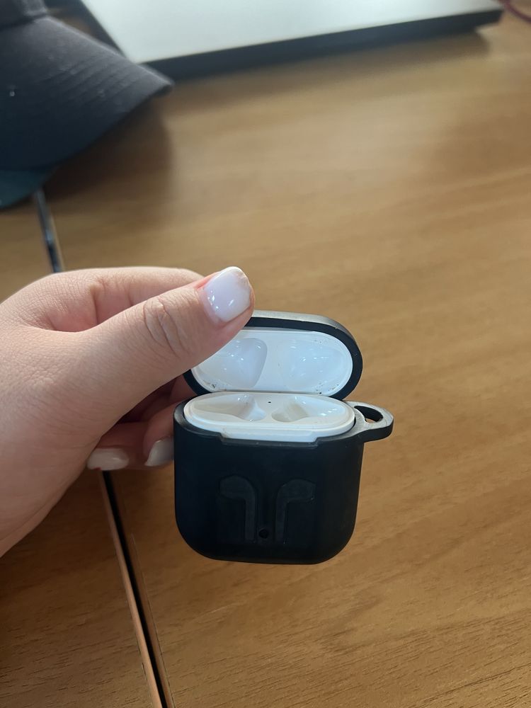 Airpods 1,2 оригинал,кейсы отдельно