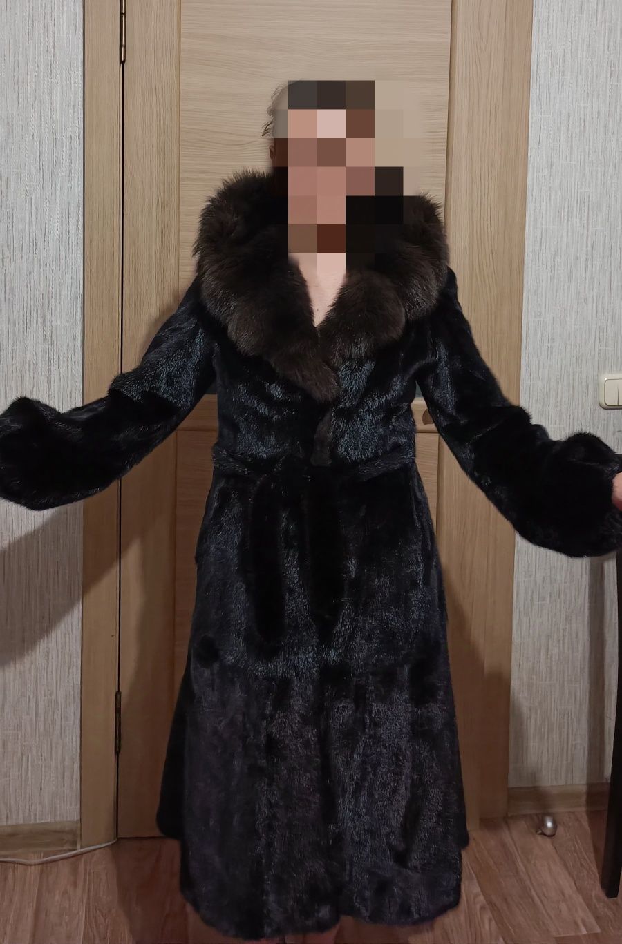 Норковая шуба с объемным соболиным капюшоном