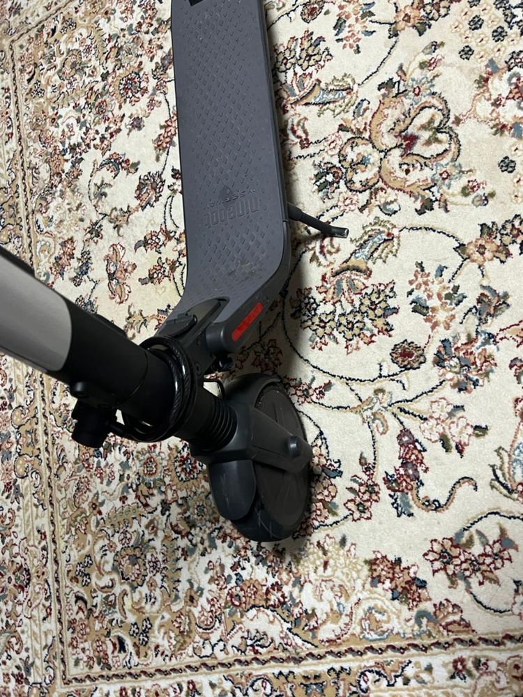 продается Электросамокат Ninebot KickScooter ES4.