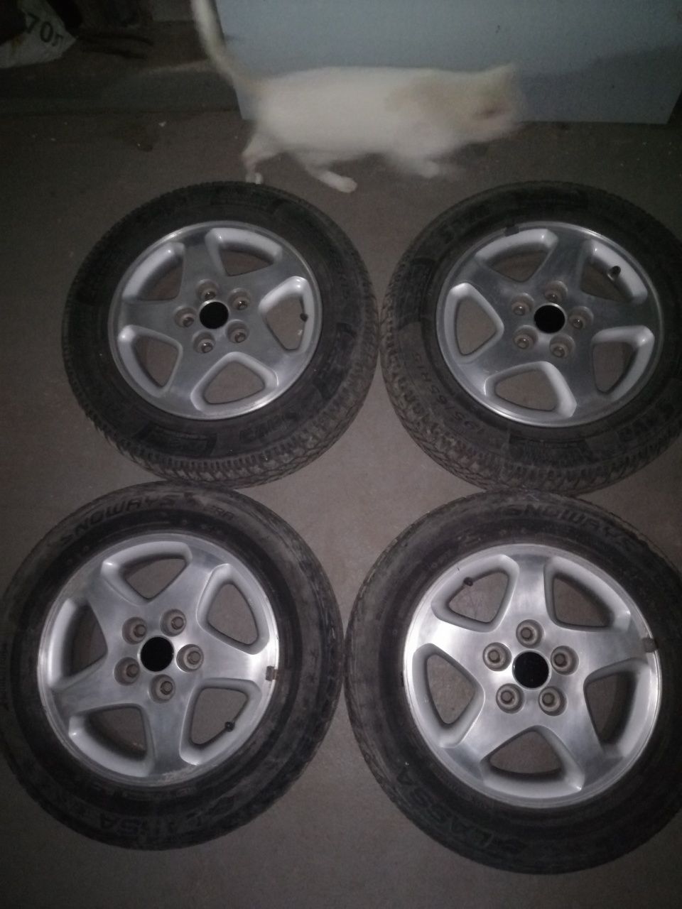 Диски с резиной на 15,  j15x6jj
