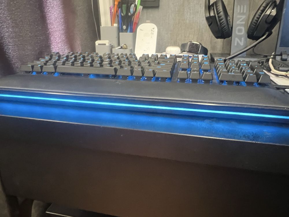 Продам клавиатуру Raser Huntsman Elite.