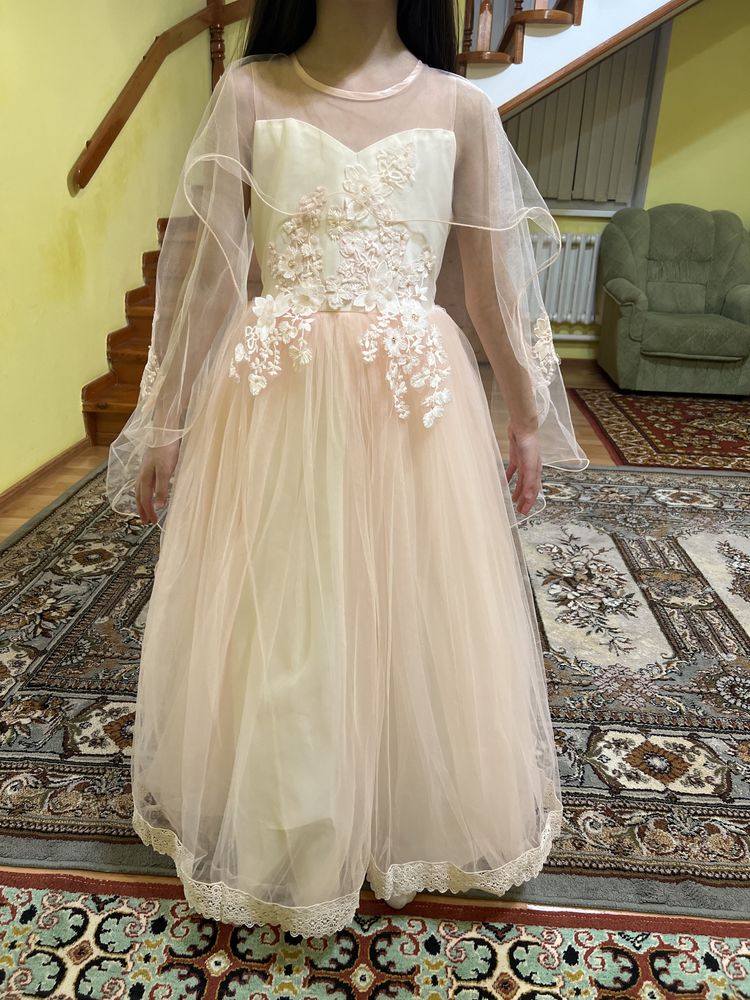 Нарядное платье для девочек