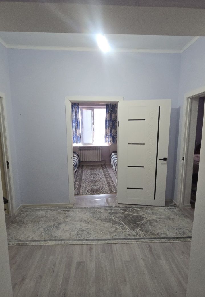 7 бөлмелі үлкен,жарық,кең үй сатылады.