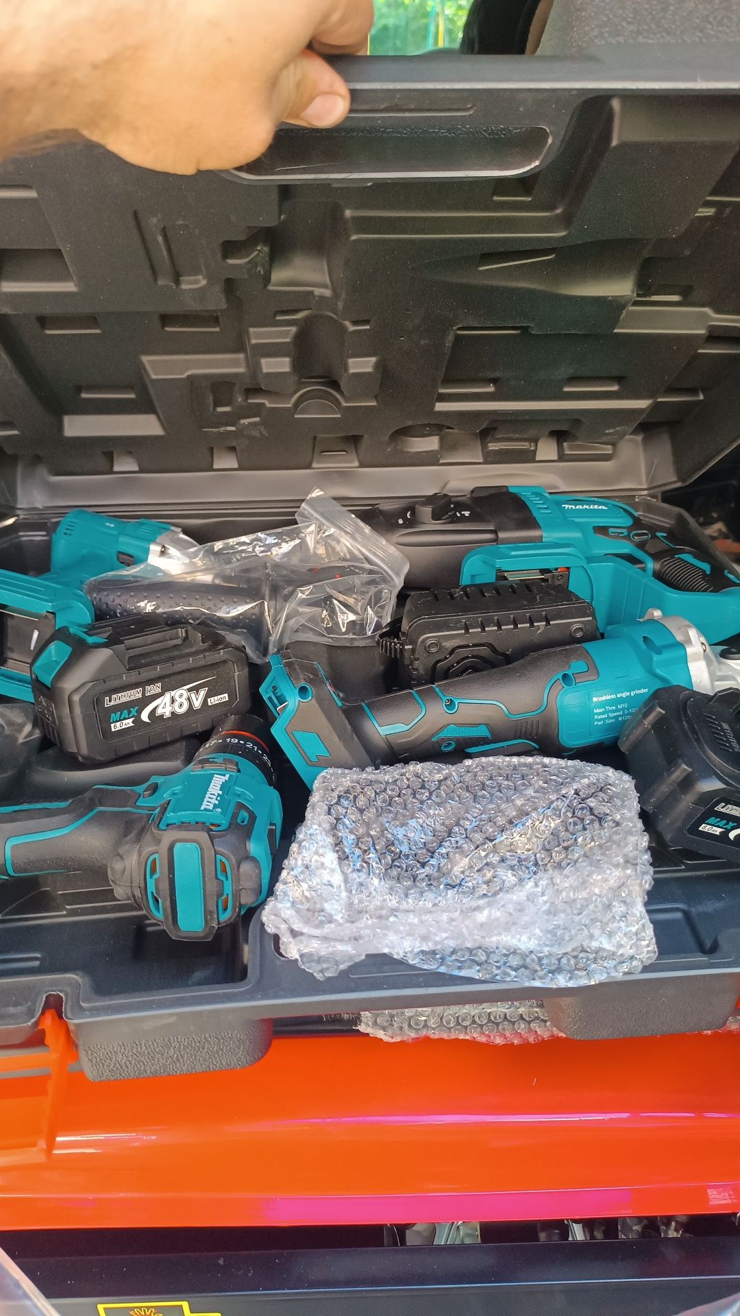 Продам бензиновый генератор makita и набор инструментов makita 4в1