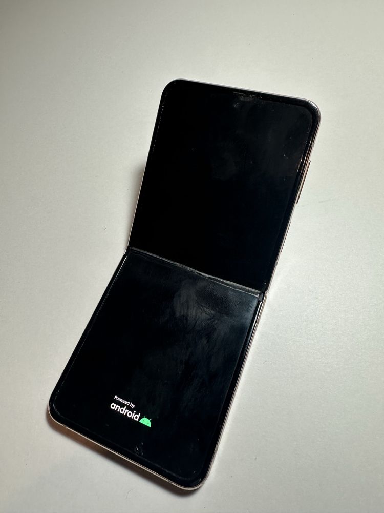 На запчасти Смартфон Samsung Z Flip4