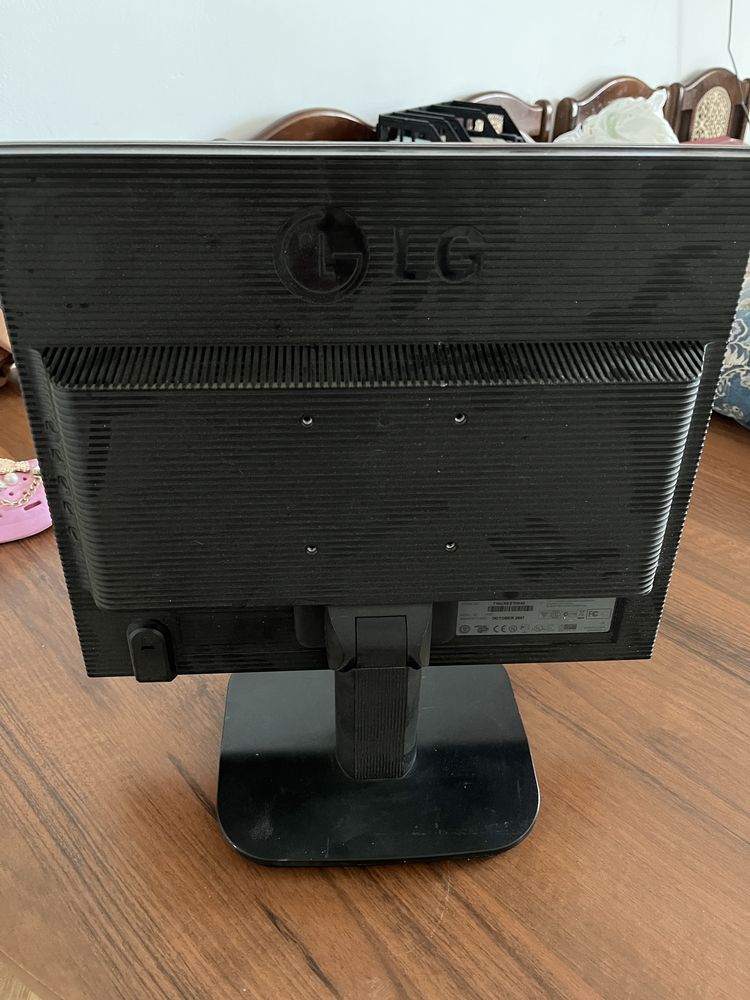 Три монитора lg flatron