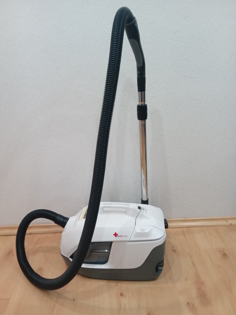 Продам пылесос KARCHER с водяным фильтром