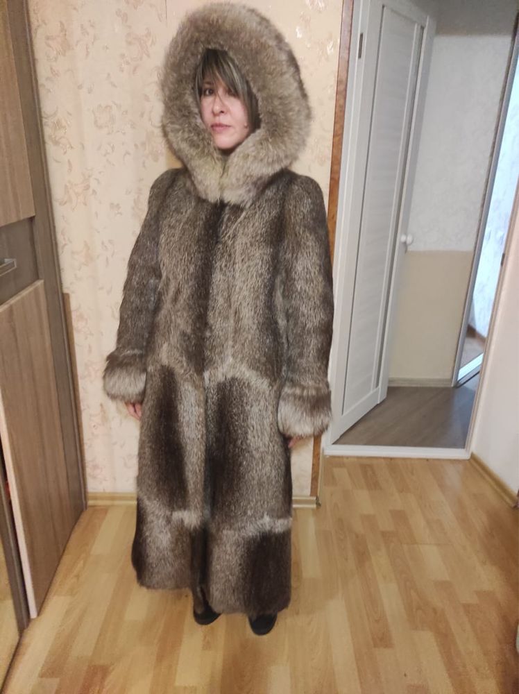 Шуба натуральный мех! Чернобурка!