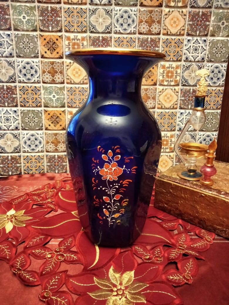 Ваза  синяя интерьерная