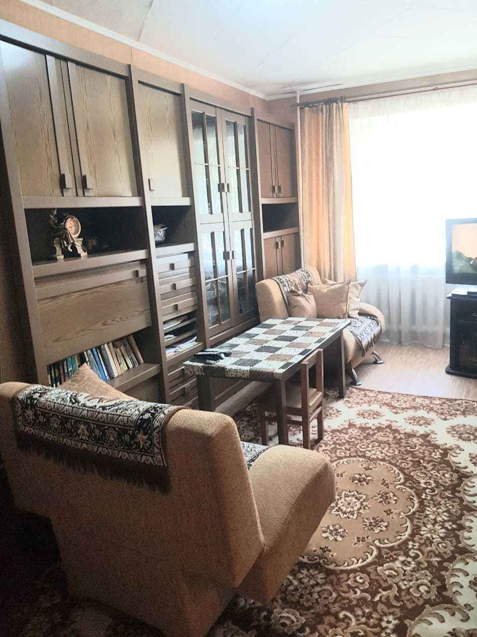 Продаётся 2-х комнатная квартира по адресу:  
Крылова, 41