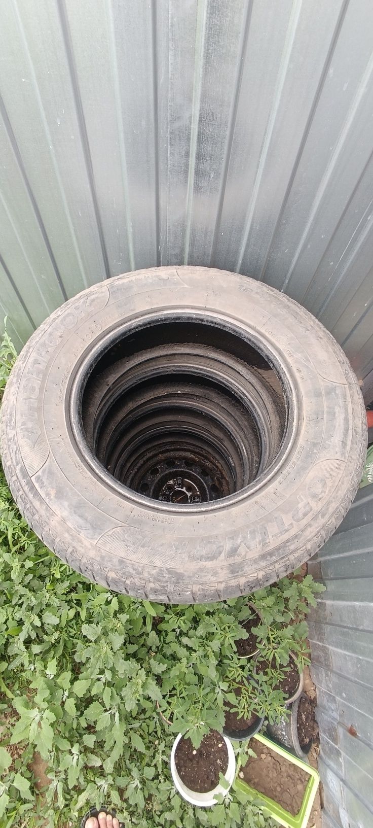 Продам резину 4 штуки 185/75R14 и одну запаску 185/70R14 60тысяча.