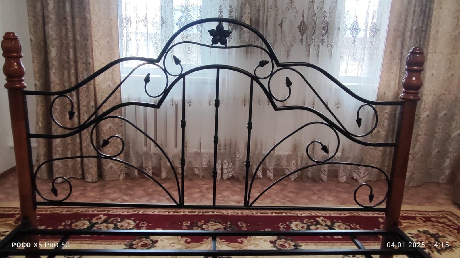 Продается двухспальняя кровать в отличном сосотояние.