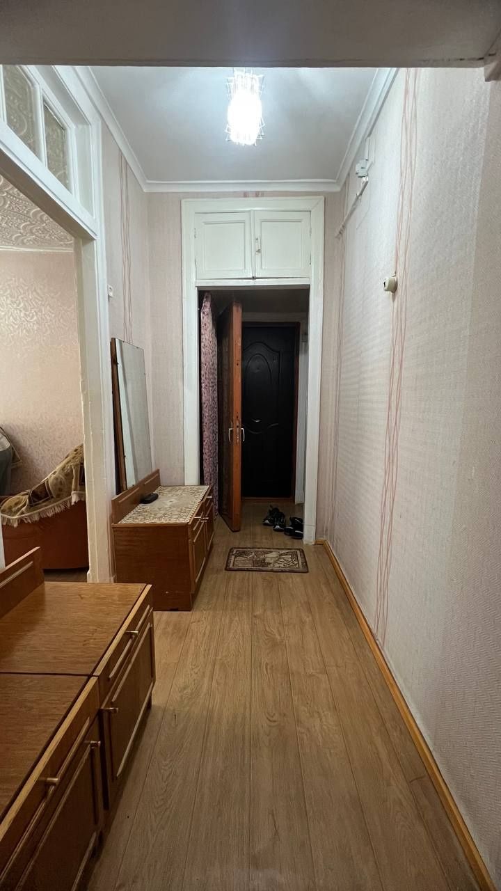 Продаётся 2х комнатная в деревянном доме Холмецкого 74 на 1 этаже