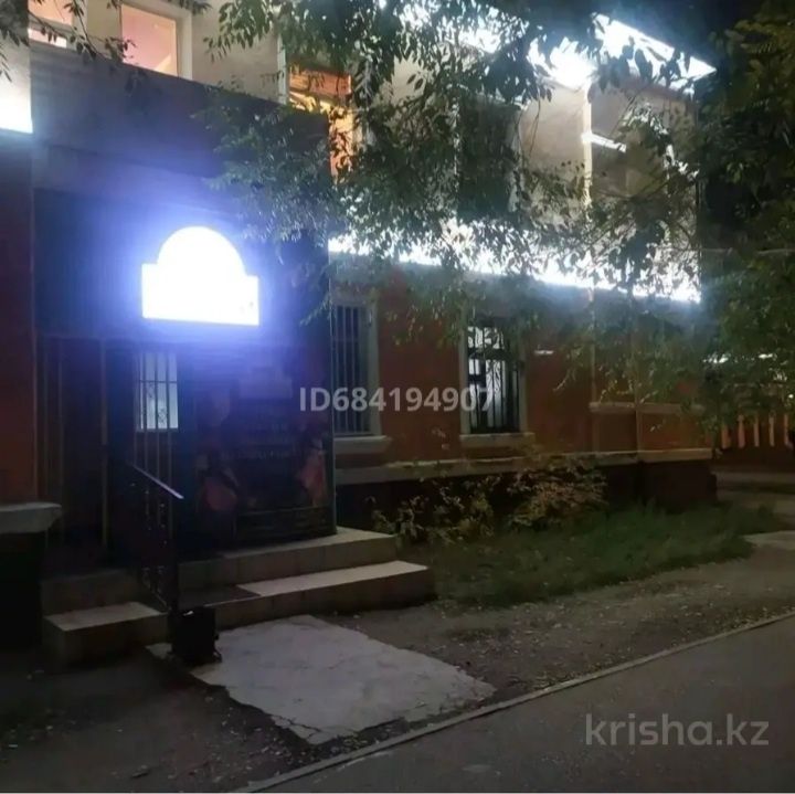 Магазин на площади продаю