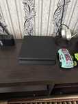 Игровая приставка PS4 slim 500g .в хорошем состоянии.