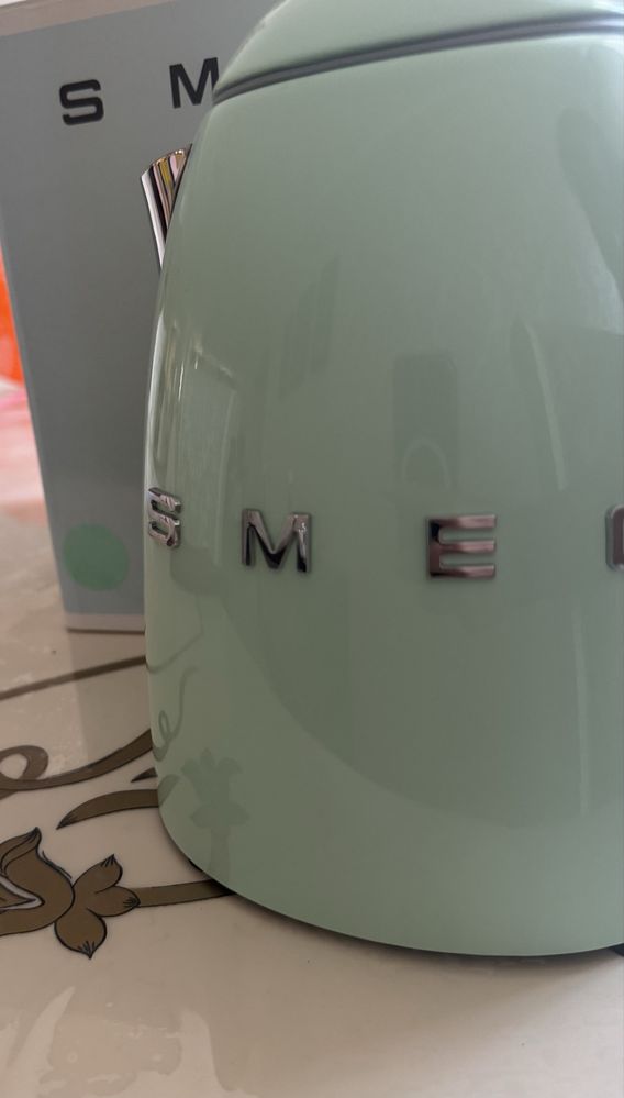 Электрочайник Smeg KLF03PGEU зеленый