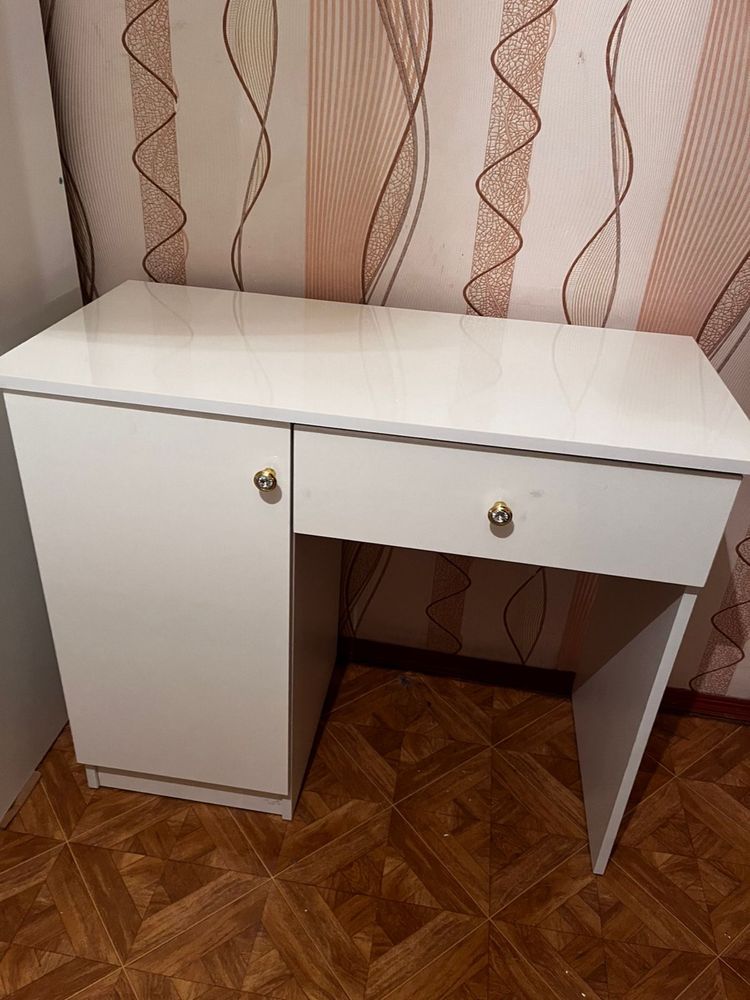 Срочно продаю спальный гарнитур