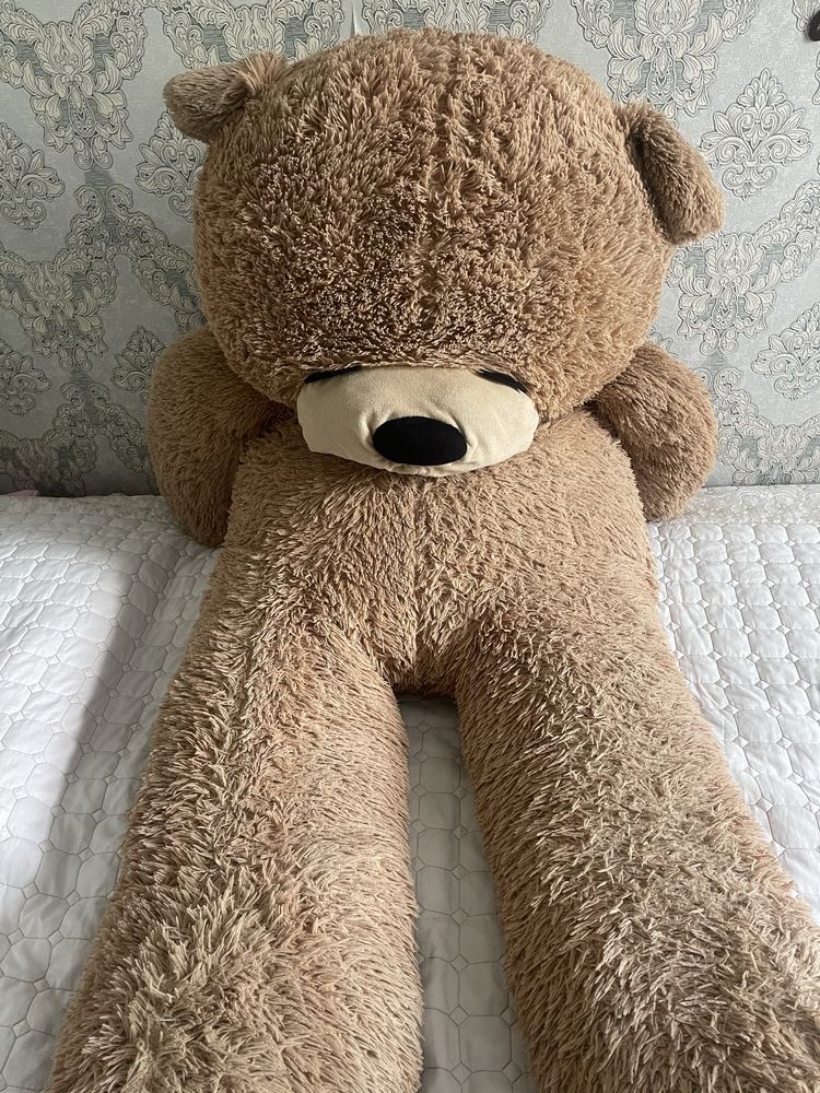 Игрушка мишка примерно 150 см
