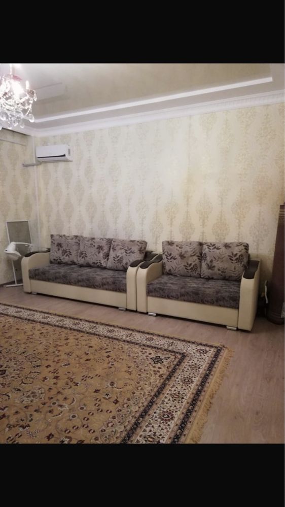 Продам кровать, тумба с зеркалом, пуфик